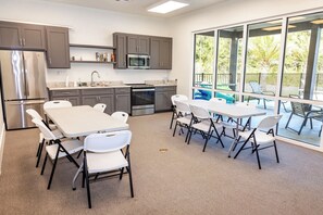 Dining - LARGE PREMIUM Pull-Thru RV Campsite #41- Bring Your RV & Boat! NEAR BEACHES 🌊🏖️🩱! (Gulf Shores)