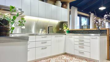 Microwave, oven, stovetop, dishwasher