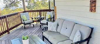 Quiet cabin in Idyllwild. Stunning Views, Cozy, Private, Pet and kid Friendly.