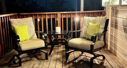 Quiet cabin in Idyllwild. Stunning Views, Cozy, Private, Pet and kid Friendly.