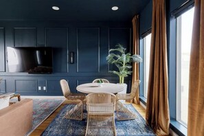 Dining - Charming 2-bedroom house with AC in Dallas (Dallas)