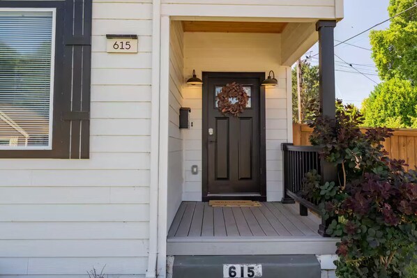 A house with a dark front door, a mailbox, and a number sign. - Downtown Charm Meets Waterfront Walk to Everything (Vancouver)