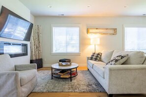 Téléviseur connecté, foyer, livres