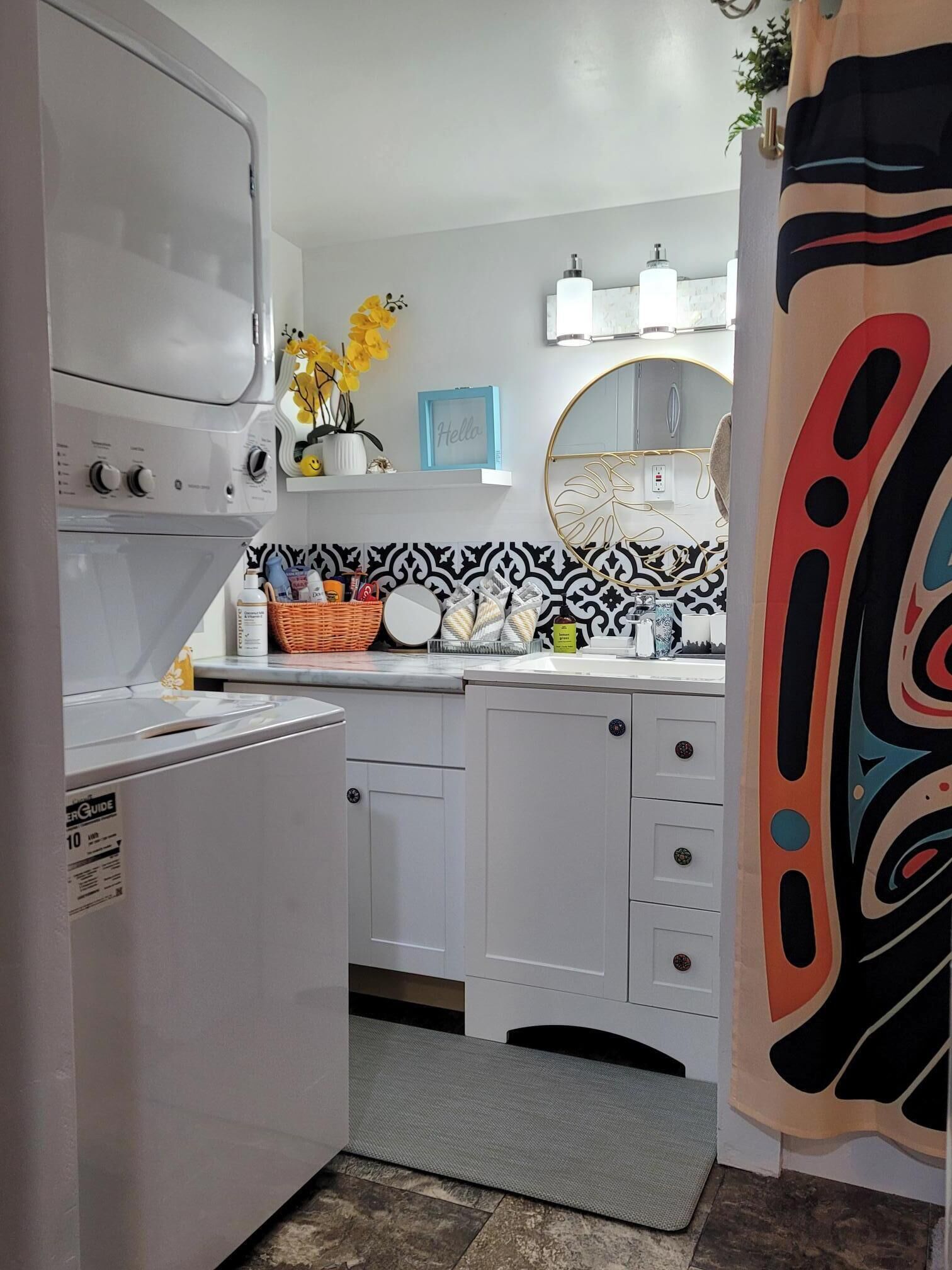 冷蔵庫、電子レンジ、コンロ、コーヒー / ティーメーカー