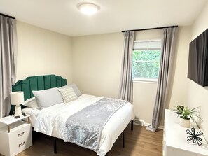 3 bedrooms, desk, iron/ironing board, free WiFi