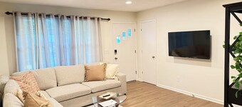 Gorgeous 3-bedroom house with AC in charming Petersburg