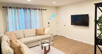 Gorgeous 3-bedroom house with AC in charming Petersburg