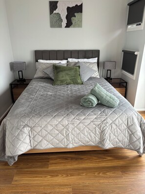 3 bedrooms, in-room safe, desk, iron/ironing board