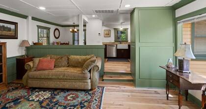 The Williams - luxe 2-bedroom cottage w/onsite parking in downtown Jacksonville