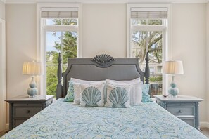 6 bedrooms, desk, free WiFi