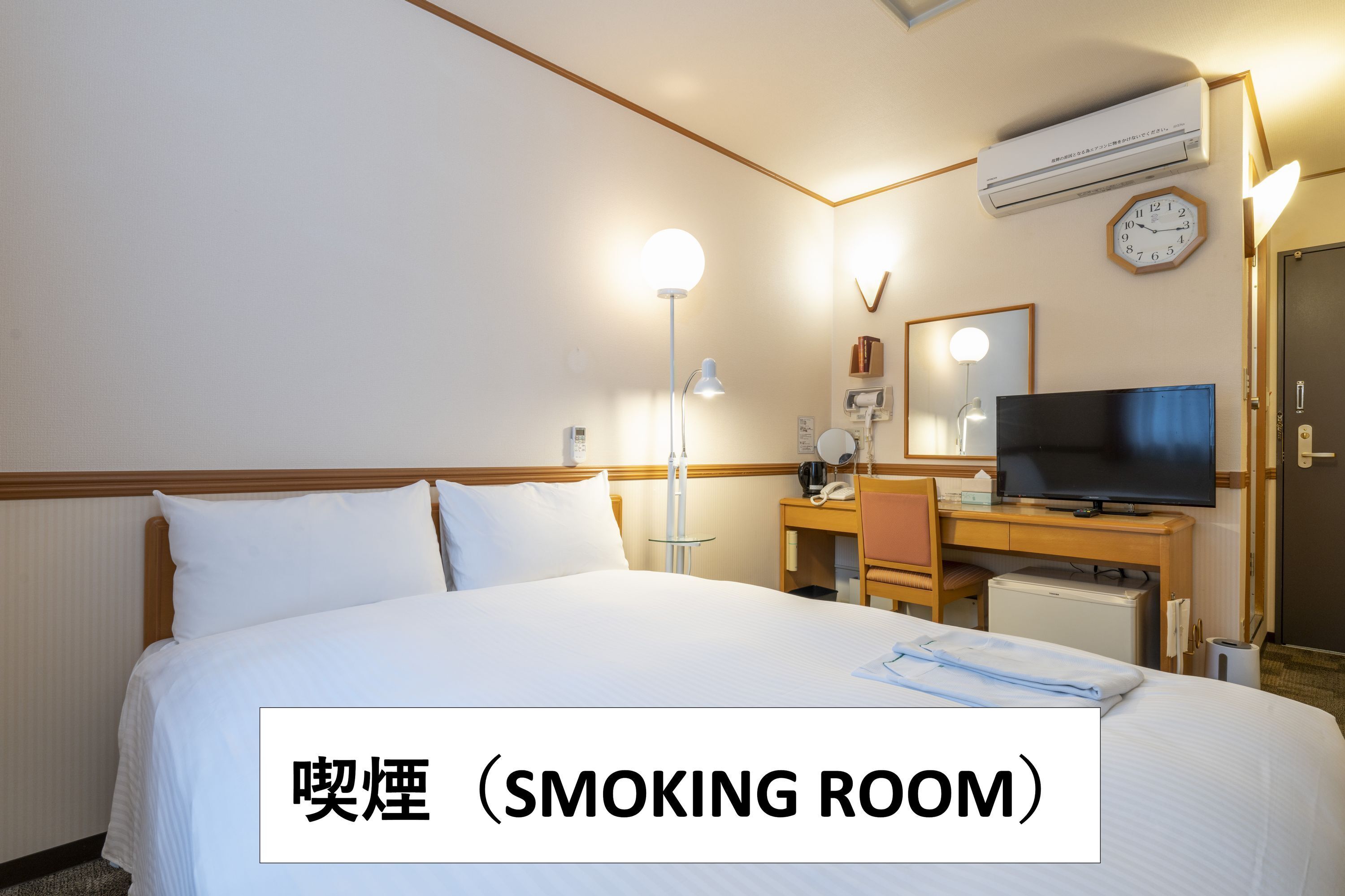 Habitación económica doble, fumadores | Escritorio y wifi gratis