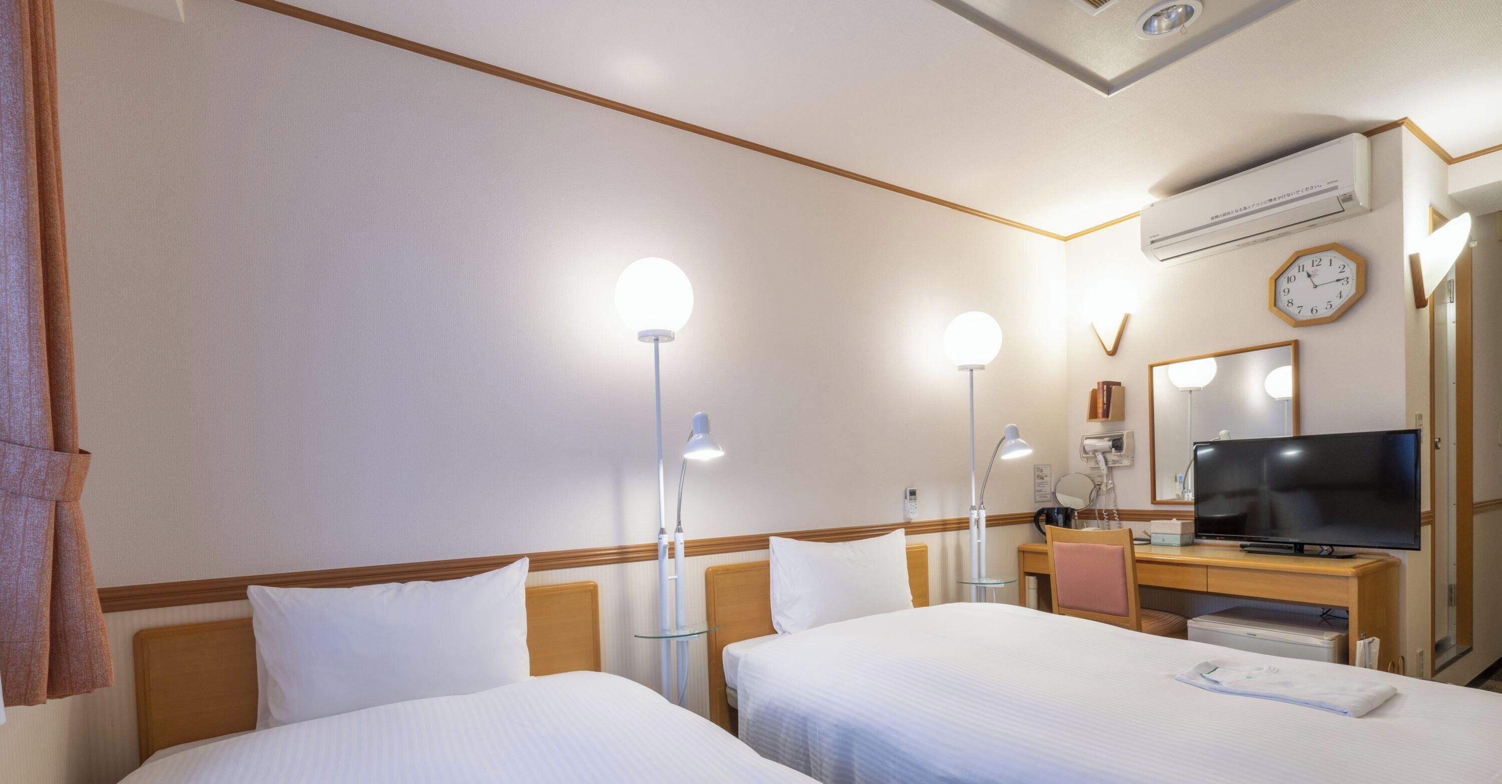 Twin Room, Smoking | Desk, free WiFi