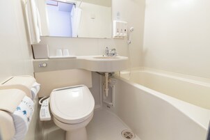 Combined shower/tub, hair dryer, towels, shampoo