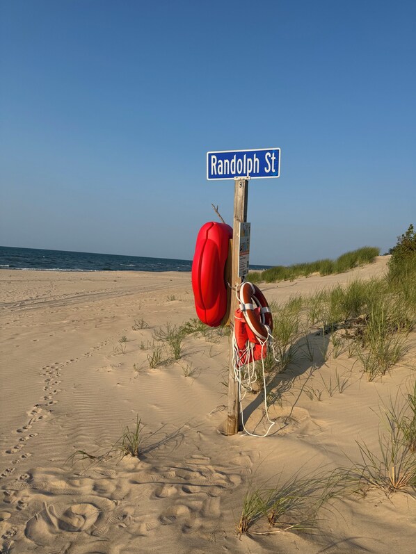 Beach nearby, sun-loungers, beach towels