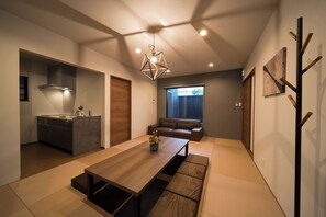 ห้องคอมฟอร์ท, ระเบียง, วิวภูเขา | บริเวณนั่งเล่น