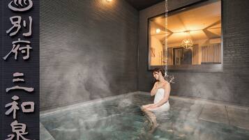 Kamar Comfort, balkon, pemandangan gunung | Kamar mandi | Bathtub dan shower terpisah dan perlengkapan mandi gratis