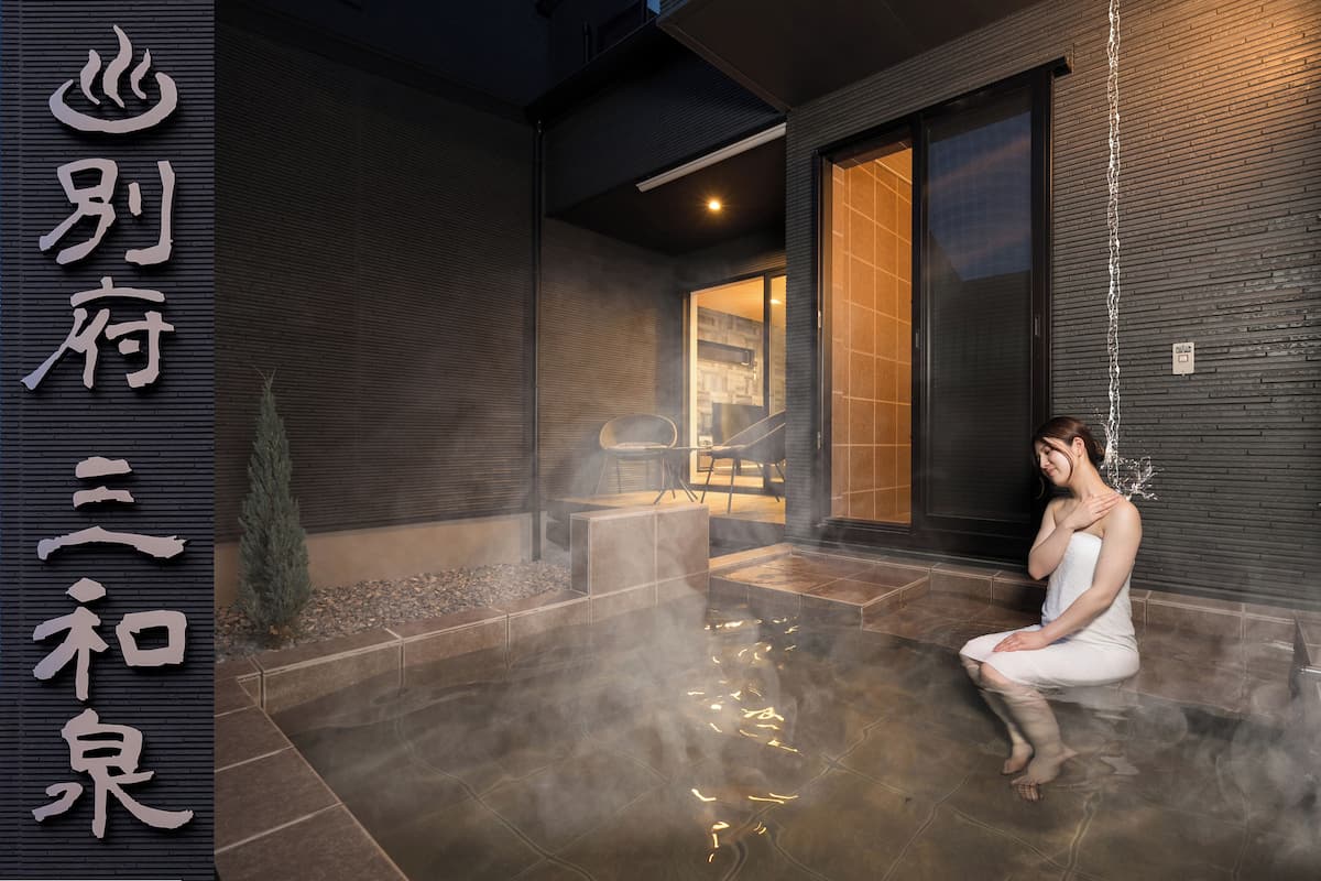 Deluxe kamer, balkon, uitzicht op bergen | Badkamer | Een aparte badkuip en douche, gratis toiletartikelen, een haardroger