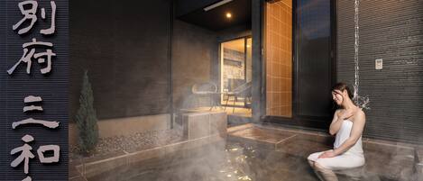 Deluxe Room, Balcony, Mountain View | Bathroom | Separate tub and shower, free toiletries, hair dryer, slippers