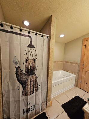 Shower, jetted bath, hair dryer, towels
