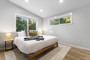 6 bedrooms, WiFi, bed sheets