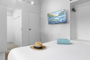 4 bedrooms, iron/ironing board, WiFi