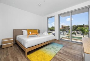 2 bedrooms, iron/ironing board, WiFi, wheelchair access - 2BR2BA Condo w/ Pool, Gym & Balcony @ Palm Beach (Palm Beach)