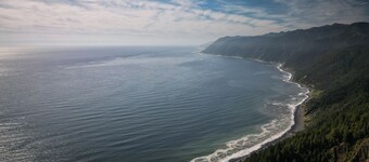 Mountain Azure Shelter Cove - A Remote Private Coastal Escape 