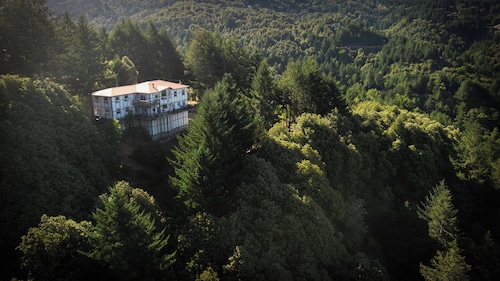 Mountain Azure Shelter Cove - Lost Coast Ocean View, Sleeps 16, Retreats