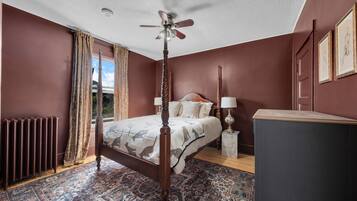 4 bedrooms, internet, bed sheets