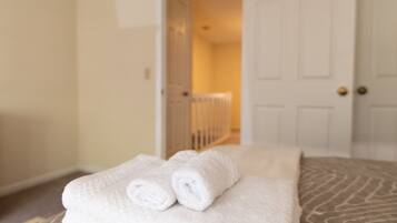 2 bedrooms, iron/ironing board, WiFi, bed sheets