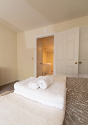 2 habitaciones, tabla de planchar con plancha y wifi gratis 