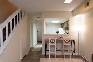 Dining - The Valley Escape – Cozy Townhome Near Clemson (Pendleton)