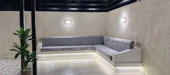 دخول ذاتي -غرفتين وصاله بجلسه خارجيه جميله