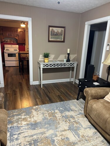 15 min from Green River Lake. Walking street next door. 5 minutes from GRWMA