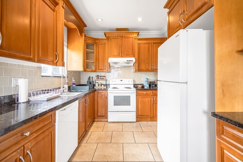 Central Specious 3 bedrooms Upstairs