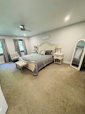 4 bedrooms, WiFi, bed sheets - Private, spacious 4-bedroom house in Saratoga Springs NY. Minutes from downtown! (Saratoga Springs)