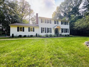 Exterior - Private, spacious 4-bedroom house in Saratoga Springs NY. Minutes from downtown! (Saratoga Springs)
