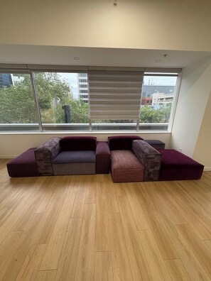 Interior - Chic 1-bedroom apartment with fitness room and AC in fantastic Edmonton (Edmonton)