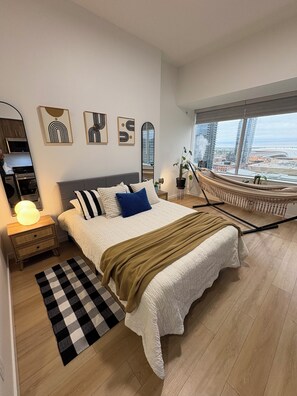 1 bedroom, iron/ironing board, WiFi, bed sheets - Chic 1-bedroom apartment with fitness room and AC in fantastic Edmonton (Edmonton)