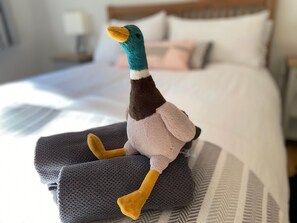3 bedrooms, travel cot, free WiFi, bed sheets