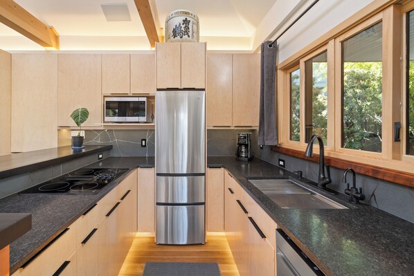 Fridge, microwave, oven, stovetop