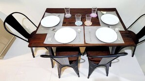 Habitación, 1 habitación, balcón | Comedor