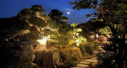 A Japanese garden where you can enjoy nightly illuminations and JAPANDI styles.