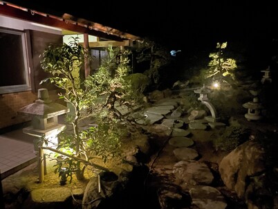 A Japanese garden where you can enjoy nightly illuminations and JAPANDI styles.
