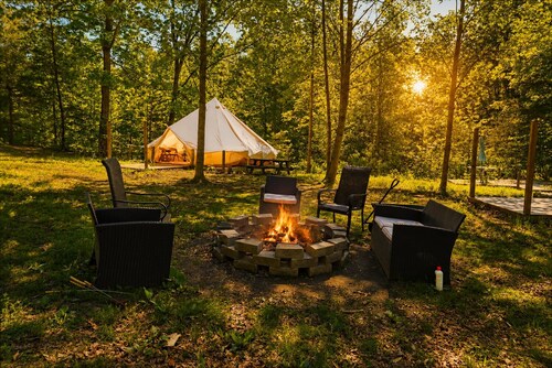 Red River Gorge Cozy Glamping Tent for 4 • AC, Fire Pit & Hot Tub