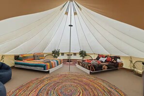 1 bedroom, internet, bed sheets