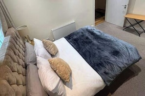 3 室のベッドルーム、WiFi、ベッドシーツ