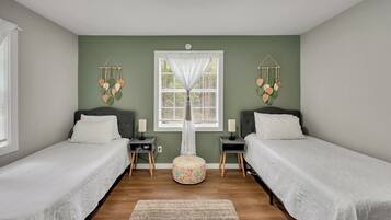 2 bedrooms, iron/ironing board, WiFi, bed sheets