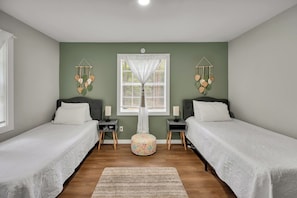 2 bedrooms, iron/ironing board, WiFi, bed sheets