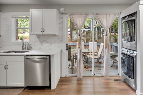 Private kitchen - 2 BED, Tv, Moroccan Style, kids essentials, Walk to Golf, close to shopping (Chapel Hill)